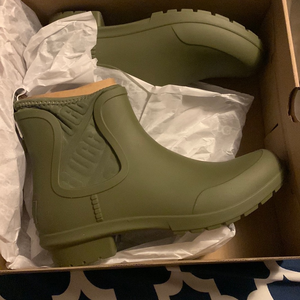 Ugg rain boots